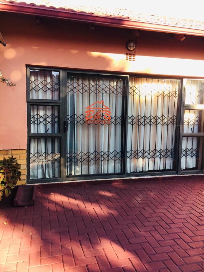 Forever Comfy Bed Bed & Breakfast Vanderbijlpark Exterior foto